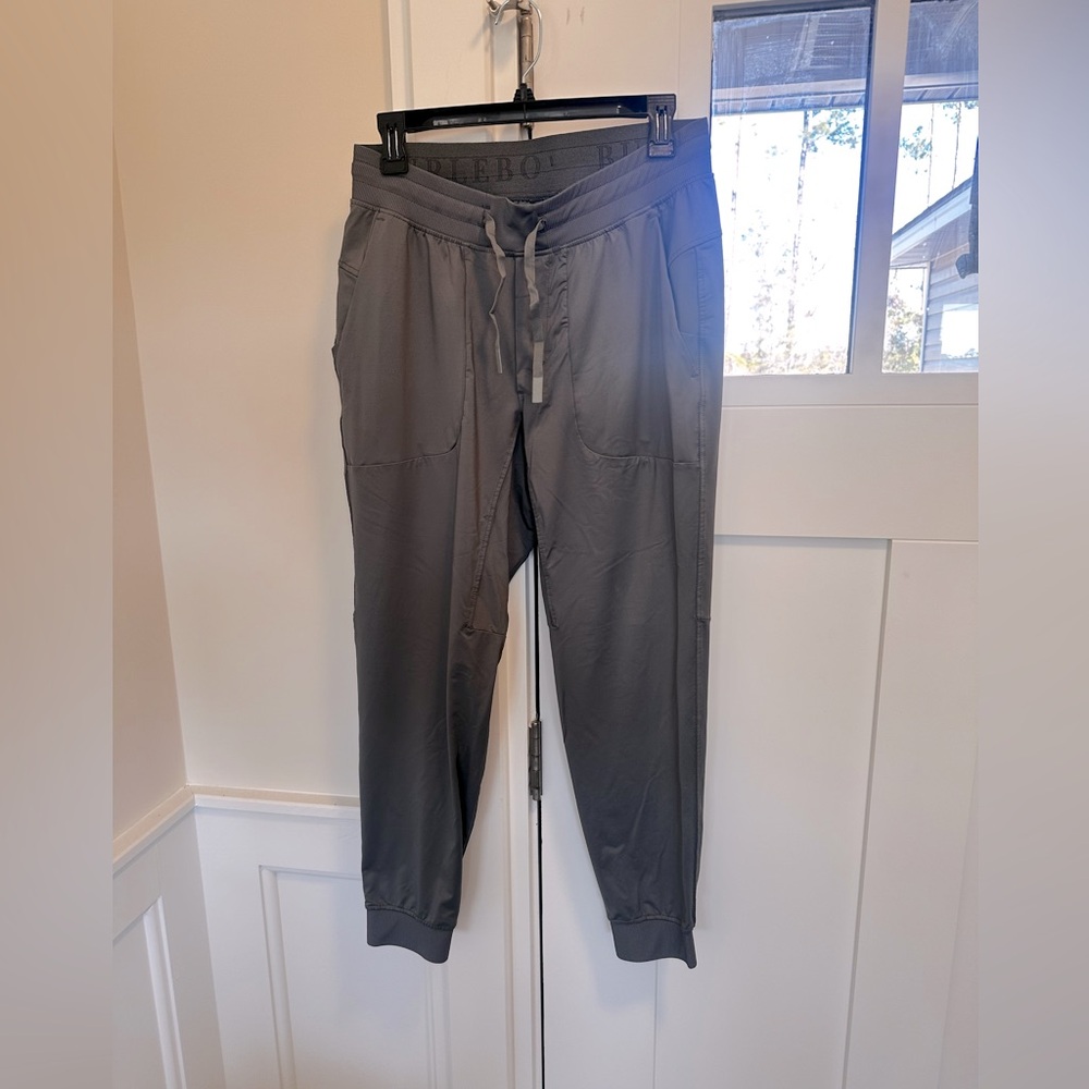 Men’s Size Small gray performance joggers
